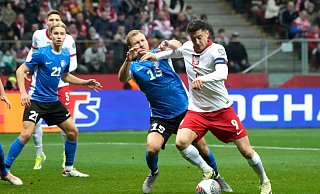 Robert Lewandowski (r) hat mit Polen das Playoff-Finale erreicht. - Czarek Sokolowski/AP