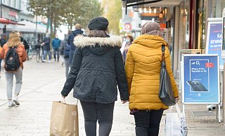 Im Kreis Höxter gelten ab Samstag neue, lockerere Corona-Regeln. - Lena Henning (Symbolbild)
