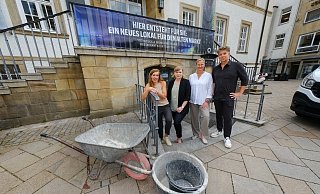 Eva Schreiber (ISB), Charlotte Höpker (Theater), Christine Harodt (ISB) und Andreas Oehme (Sternzeit, vl.l.) berichten vom Umbau. - Andreas Zobe