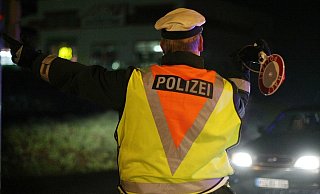 Die Polizei stoppte den Lastwagen (Symbolfoto). - Symbolfoto: Patrick Menzel