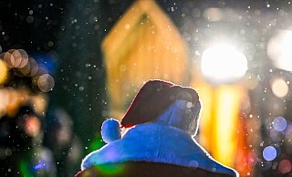 Ein Weihnachtsmann ist in Thüringen betrunken Auto gefahren und hat einen Unfall gebaut. (Symbolbild) - Jens Kalaene/dpa