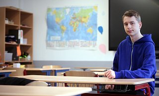 Vor etwas mehr als einem Jahr war Joris Richter noch Schüler an der Bertolt-Brecht-Gesamtschüler. Mittlerweile hat er ein Studium begonnen, setzt sich aber immer noch für Jugendliche im Schulausschuss ein. - Felix Eisele