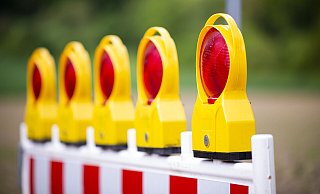 Vor allem im Berufs- und Feierabendverkehr kommt es auf den Umleitungsstraßen rund um die B61 zu stockendem Verkehr. - Symbolfoto/picture alliance