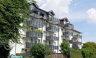 Der Tatort des Tötungsdeliktes liegt im Dachgeschoss eines Mehrfamilienhauses an der Sander Straße im Paderborner Stadtteil Elsen. - Ralph Meyer (Archivfoto)