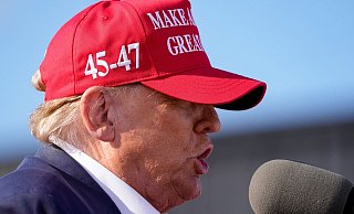 Der ehemalige US-Präsident Donald Trump sagte in einer seiner Wahlkampfreden, dass einige Migranten gar keine «Menschen» seien. - Jeff Dean/AP/dpa