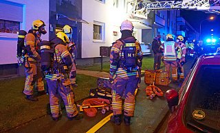 Ein brennender Gegenstand auf dem Herd löste die Rauchmelder im ersten Obergeschoss aus, und die Feuewehr rückt mit großem Aufgebot an. - Ralph Meyer