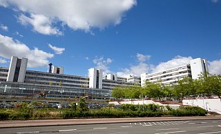 Die Universität Bielefeld ist die größte Hochschule in OWL und bekommt in der Region das meiste Geld als Grundfinanzierung vom Land NRW. Drei weitere Akademien gibt es in der Region. Gemeinsam ist allen, dass sie nicht am Hungertuch nagen. - NW