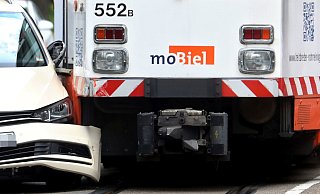 Ein Auto und die Stadtbahn der LInie 2 sind zusammengestoßen. - Symbolfoto: Sarah Jonek