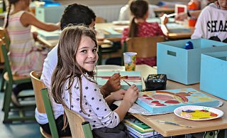 Kreative Angebote, Essen, Hausaufgaben: An vielen Bielefelder Schulen sind OGS-Plätze beggehrt und reichen nicht für alle. - IMAGO/Funke Foto Services Kreative Angebote, Essen, Hausaufgaben: An vielen Bielefelder Schulen sind OGS-Plätze beggehrt und reichen nicht für alle. - IMAGO/Funke Foto Services