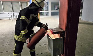 Schnell gelöscht, aber dennoch kein Dummer-Jungen-Streich: einer der drei Müllkorbbrände vom Freitag. - Thomas Kube