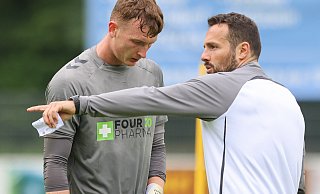 Trainer Ralf Kettemann lässt vor dem DFB-Pokalspiel in Köln offen, ob Markus Schubert (l.) ins Tor rückt. - Oliver Krato Trainer Ralf Kettemann lässt vor dem DFB-Pokalspiel in Köln offen, ob Markus Schubert (l.) ins Tor rückt. - Oliver Krato