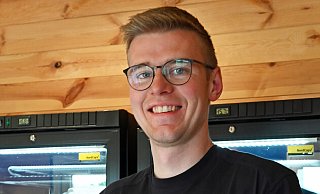 Mit 2.200 Grillbratwürstchen aus St. Vit fährt Christoph Sandhäger mit seinem Team am 12. September nach Berlin. - Waltraud Leskovsek