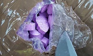 Außergewöhnlicher Fund: Diese Tabletten entdeckten die Zöllner im Wagen. - Hauptzollamt Bielefeld