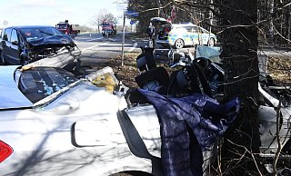 Der Mercedesfahrer wollte nach ersten Erkenntnissen der Polizei die vorfahrtsberechtigte Gütersloher Straße geradeaus überqueren und seine Fahrt auf der Straße „Westerfeld“ fortsetzen. - Andreas Eickhoff