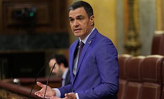 Die Parlamentswahl war eigentlich für das Jahresende erwartet worden. Jetzt hat Spaniens Regierungschef Pedro Sánchez aber unmittelbar auf das Ergebnis bei den Regionalwahlen reagiert. - Eduardo Parra/EUROPA PRESS/dpa