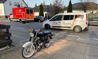 Bei dem Unfall wurde der 22-jährige Fahrer eines Simson-Mopeds schwer verletzt. - Andreas Zobe