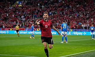 Bereits nach 22 Sekunden: Albaniens Nedim Bajrami jubelt nach seinem Tor. - Alessandra Tarantino/AP