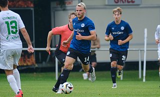 Mika Schroers, hier noch gegen Schonnebeck, langte zur Saisoneröffnung der U21 in Sprockhövel zweimal zu. - Andreas Zobe Mika Schroers, hier noch gegen Schonnebeck, langte zur Saisoneröffnung der U21 in Sprockhövel zweimal zu. - Andreas Zobe