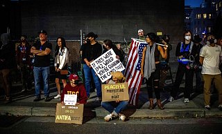 In Portland gibt es Proteste vor einer Einrichtung der Einwanderungsbehörde ICE. (Archivbild) - Ethan Swope/AP/dpa