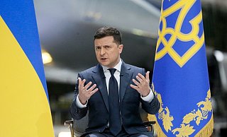 Der ukrainische Präsident Wolodymyr Selenskyj spricht während einer Pressekonferenz. - Foto: Efrem Lukatsky/AP/dpa