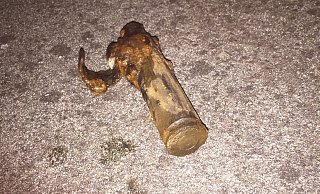 Diese Patronenhülse zog ein Mann am Freitag aus dem Mittellandkanal. - Foto: Polizei Minden-Lübbecke