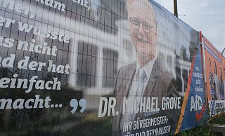 Michael Grove warb auf Wahlplakaten der AfD um Wählerstimmen - mit Doktortitel. - Ulf Hanke