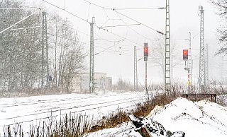 Nichts geht mehr: So wie hier im Landkreis Osnabrück sah es in der vergangenen Woche auch tagelang auf den Bahnstrecken in OWL aus.  - picture alliance