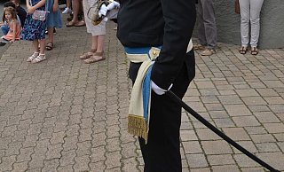 Festzug der Schützen in Willebadessen: Mario Schmidt, Oberst der Bruderschaft St. Sebastian, gibt den Befehl zum Abmarsch. - Stefan Köneke