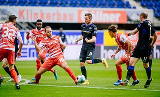 Dennis Srbeny bringt den SC Paderborn gegen die Würzburger Kickers mit 1:0 in Führung. - Besim Mazhiqi