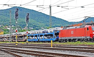 Bei Tempo 100 krallte sich die Frau auf einem der Autowaggons des Güterzuges fest. - Symbolfoto: pixabay / Creative Commons