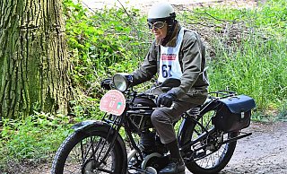 Mit der Startnummer 67 ging Manfred Meier hier an Pfingsten 2023 auf die rund 160 Kilometer lange Strecke der „Internationalen Ibbenbürener Motorrad-Veteranen-Rallye“. Auf seiner Zündapp EM 249 aus dem Jahr 1928 wurde er als ältester Teilnehmer besonders geehrt. - Manfred Meier