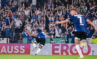 Auch wenn es „nur“ gut 26.000 sind, die in die Schüco-Arena passen, so ist deren Wucht doch bei vielen Trainern gefürchtet. - Teresa Kröger