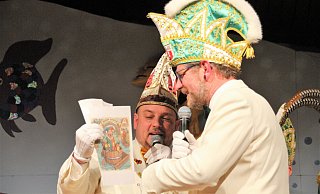 Vorschläge für ein neues Wappentier: Nieheims NKG-Präsident Sebastian Wessler (l.) und Steinheims StKG-Präsident Axel Remmert-Bobe. - David Schellenberg