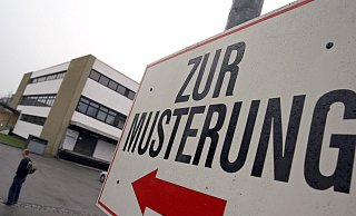 Die Ablehnung des Losverfahrens ist bei Anhängern aller Parteien hoch. (Archivbild) - picture alliance / dpa