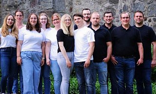 Sind bereit für das große Fest: Pia-Chantal Nolte, Adelina Delolli, Aditha Unruhe, Lara Oesselke, Nadine Breker, Königin Laura Wübbeke, König Louis-Pascal Nolte, Jonas Rohde, Marius Gieratsch, David Menne, Felix Breker und Reinhard Wand. - Schützen