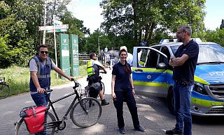 Die gemeinsame Fahrradstreife von Polizei und Ordnungsamt in Löhne mit Andreas Holdmann (stellvertretender Wachleiter der Polizei Löhne), Paul Urban (stellvertretender Ordnungsamtsleiter der Stadt Löhne) und Niklas Botterbusch, Auszubildender der Stadt Löhne. - Paul Urban, Stadt Löhne