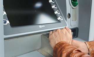 Ein Unbekannter soll Geld vom Konto einer Löhnerin abgehoben haben. - (Symbolbild): Pixabay