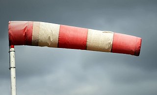 Heute weht es im Kreis Gütersloh den ganzen Tag über heftig. - picture alliance / Symbilbild