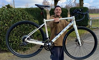 Mit seinem Gravelbike, einer Art Mischung aus Rennrad und Crossrad, will der Verler Max Breitsprecher 180 Kilometer durch die Alpen fahren. - Max Breitsprecher