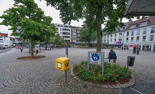 Das Ambiente am Treppenplatz erinnert ein wenig an die 60er und 70er Jahre.  - Foto: Andreas Zobe/NW