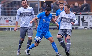 Tolga Baytemur (am Ball) und seine Braker treffen wieder auf die SpVg. Hiddenhausen. - Andreas Zobe