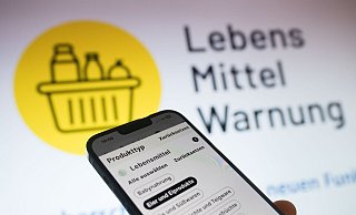 Weil die Haltbarkeit nicht garantiert werden könne, ruft die Firma Metten ein Wust-Produkt zurück. (Symbolbild) - Sebastian Gollnow/dpa