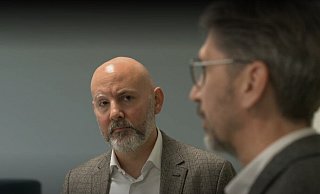 Im Beitrag der ARD zu sehen waren Heinz-Dieter Wette (r.) und Sozialdezernent Henning Matthes (l.), wie sie den Erweiterungsbau der Grundschule Kattenstroth betreten. - Patrick Menzel