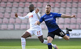 SCP-Verteidiger Jannis Heuer (r.) hatte gegen Kölns Torjäger Anthony Modeste einen schweren Stand. - imago images/eu-images