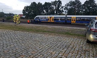 Der verletzte Zugführer und 80 Reisende mussten im Oktober von der Feuerwehr aus dem entgleisten Zug geleitet werden. - Feuerwehr Paderborn