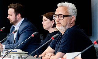Florian Pfeffer (r-l), Landesvorstandssprecher von Bündnis 90/Die Grünen, Julia Tiedemann, Landesvorsitzende der Bürger in Wut (BiW) in Bremen, und Claas Bansemer, Generalsekretär der FDP in Bremen. - Philip Dulian/dpa