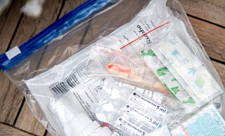 Kopfweh? Durchfall? Zeckenstich? Dann ist eine gut ausgestattete Festival-Apotheke gefragt. - Zacharie Scheurer/dpa-tmn