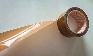 Symbolfoto: Unbekannte haben reißfestes Klebeband in einem Herforder Kreisverkehr gespannt. Die Polizei ermittelt nun wegen gefährlichen Eingriffs in den Straßenverkehr. - Kathrin Weege