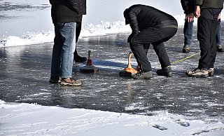Auf eine eisige Bahn fürs Eisstockschießen muss in Bökendorf an diesem Wochenende wohl wetterbedingt verzichtet werden. - (Symbolbild) Pixabay