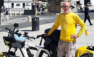 Rund 25.000 Kilometer hat sich Jürgen Jung vorgenommen. Im Süden von Europa genießt er aktuell den Frühling. - Privat Rund 25.000 Kilometer hat sich Jürgen Jung vorgenommen. Im Süden von Europa genießt er aktuell den Frühling. - Privat